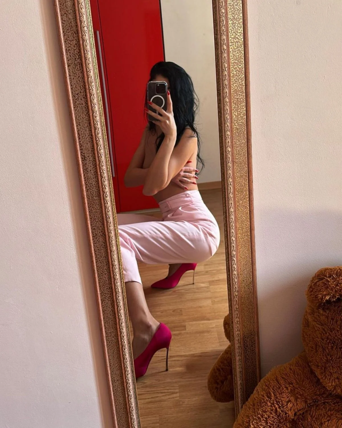 Married fucktoy Martina loves big dicks image 9