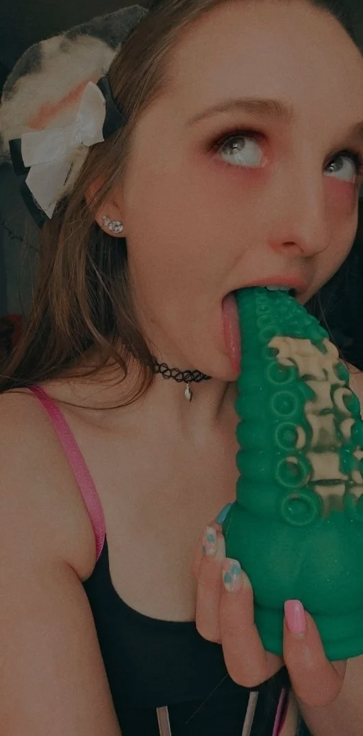 Young slut in Kentucky image 12