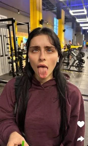 Green Eyed Brunette Masturbates In The Bathroom image 4