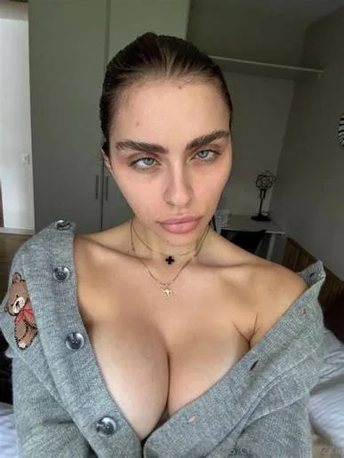 Green Eyed Brunette Masturbates In The Bathroom image 5