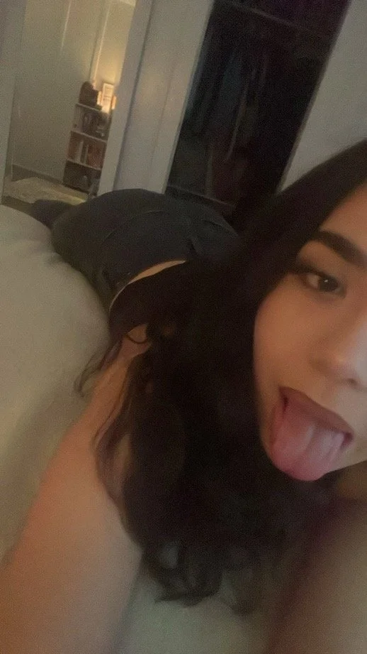 nudist latina likes gooning in public main image