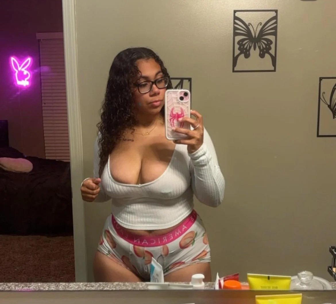 Thick Latina image 5