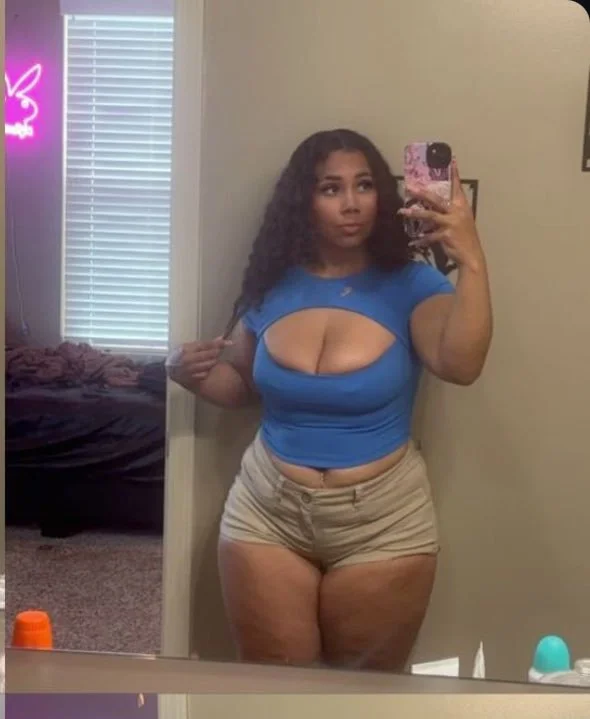 Thick Latina image 7