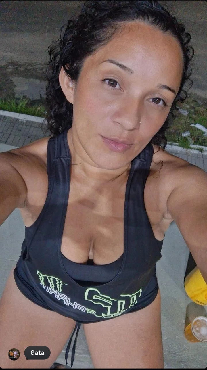 ẞªñdrä MILF gostosa image 10