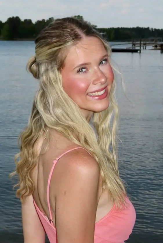 Blonde bombshell is a tall and thin IRL baddie image 10