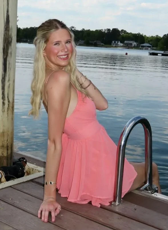 Blonde bombshell is a tall and thin IRL baddie image 11