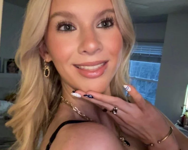 Blonde bombshell is a tall and thin IRL baddie image 17