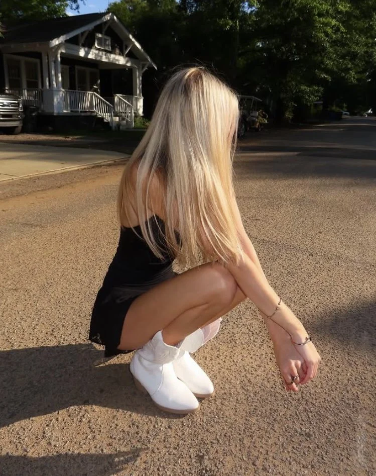 Blonde bombshell is a tall and thin IRL baddie image 2