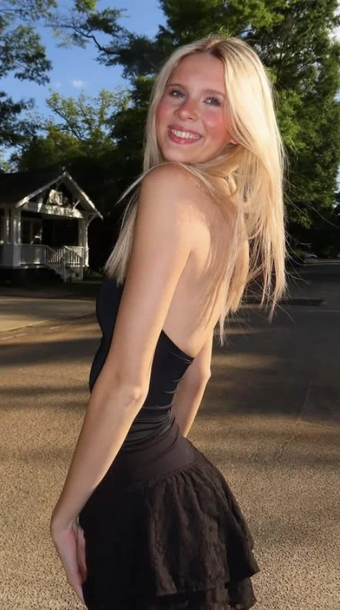 Blonde bombshell is a tall and thin IRL baddie image 33