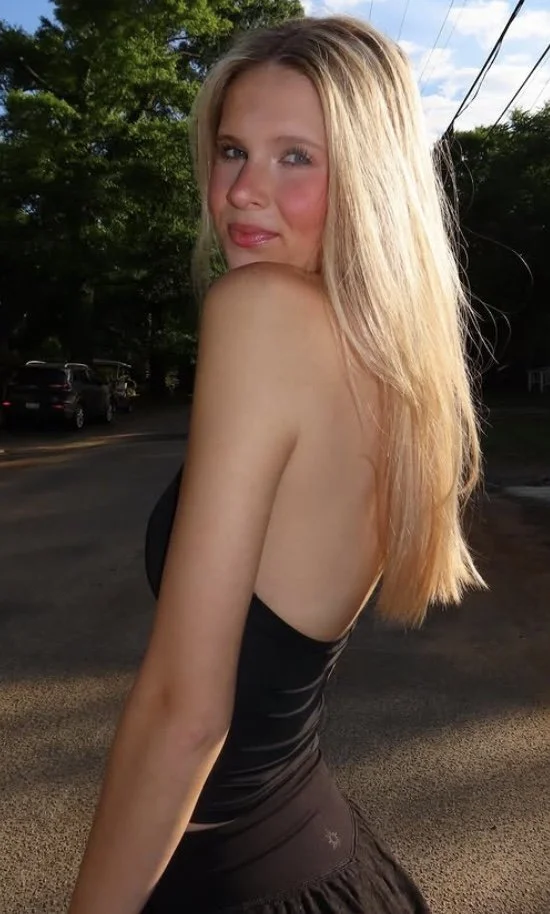 Blonde bombshell is a tall and thin IRL baddie image 4