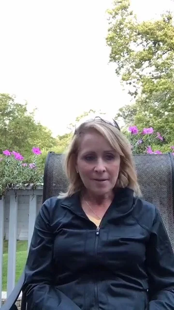 GILF weathergirl Tracy image 14