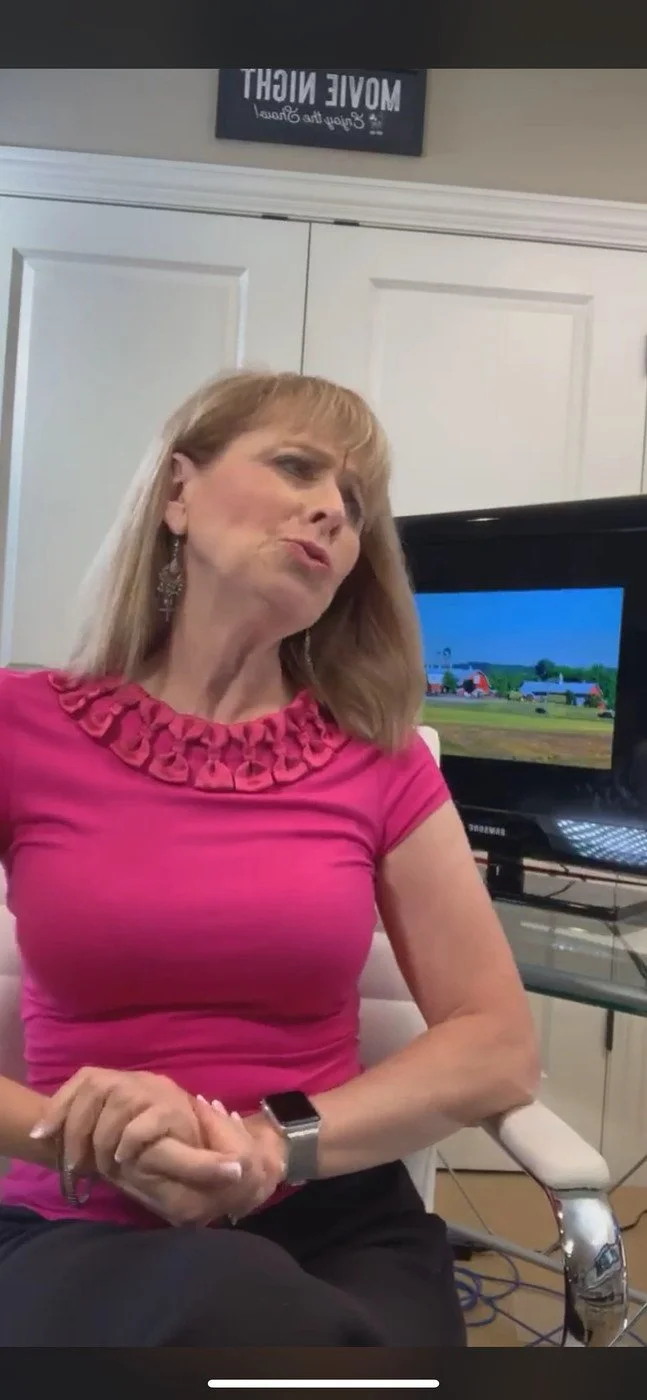 GILF weathergirl Tracy image 23