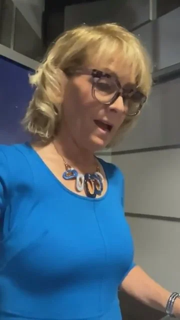 GILF weathergirl Tracy image 3