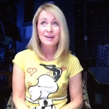 GILF weathergirl Tracy image 4