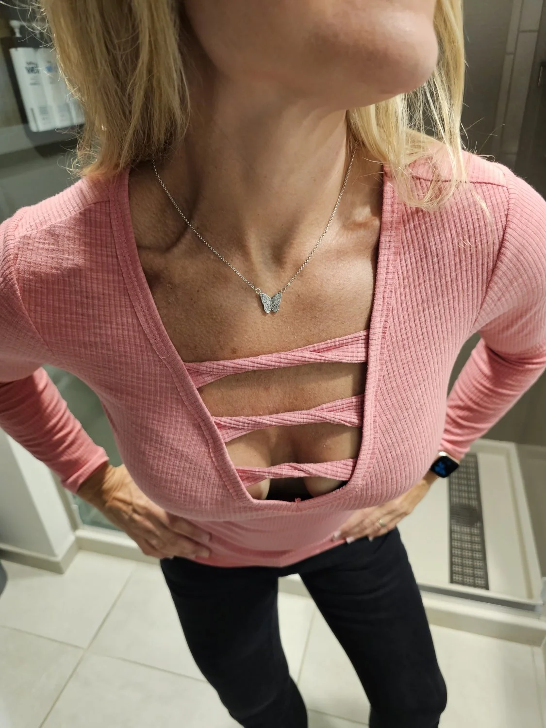 Hot sober wife, drunk slutty wife.. MILF image 3