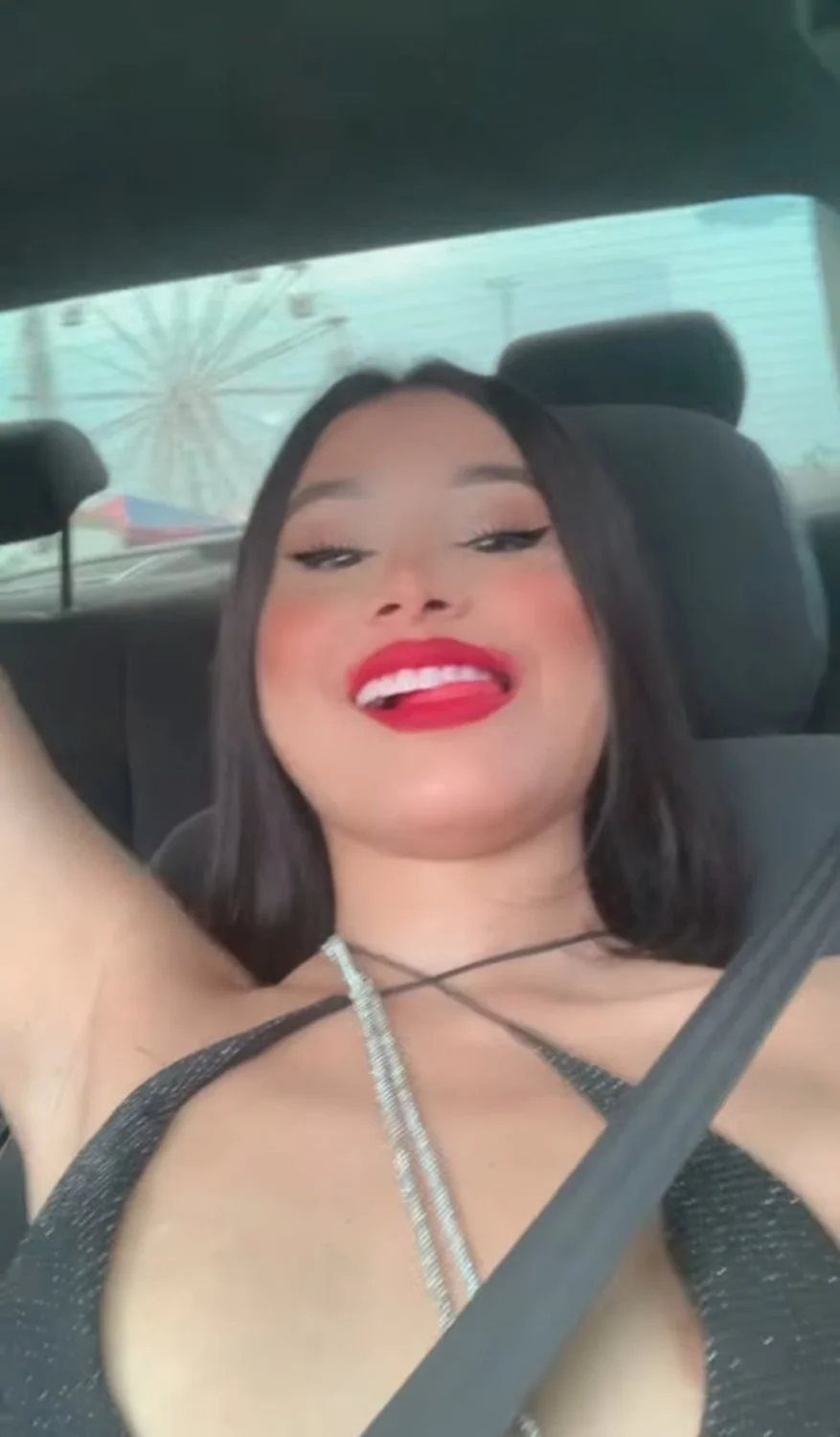 B3lin3 B3nt3s, de Manaus pagando peitinho image 2