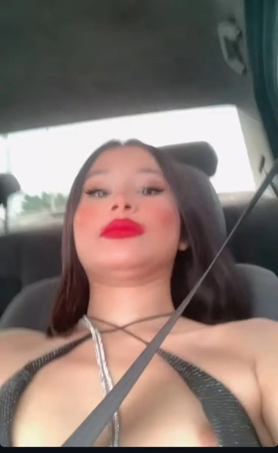 B3lin3 B3nt3s, de Manaus pagando peitinho image 6