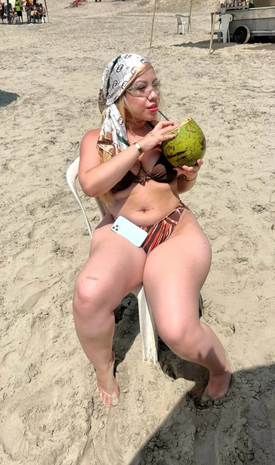 Novinha puta loira famosinha image 4