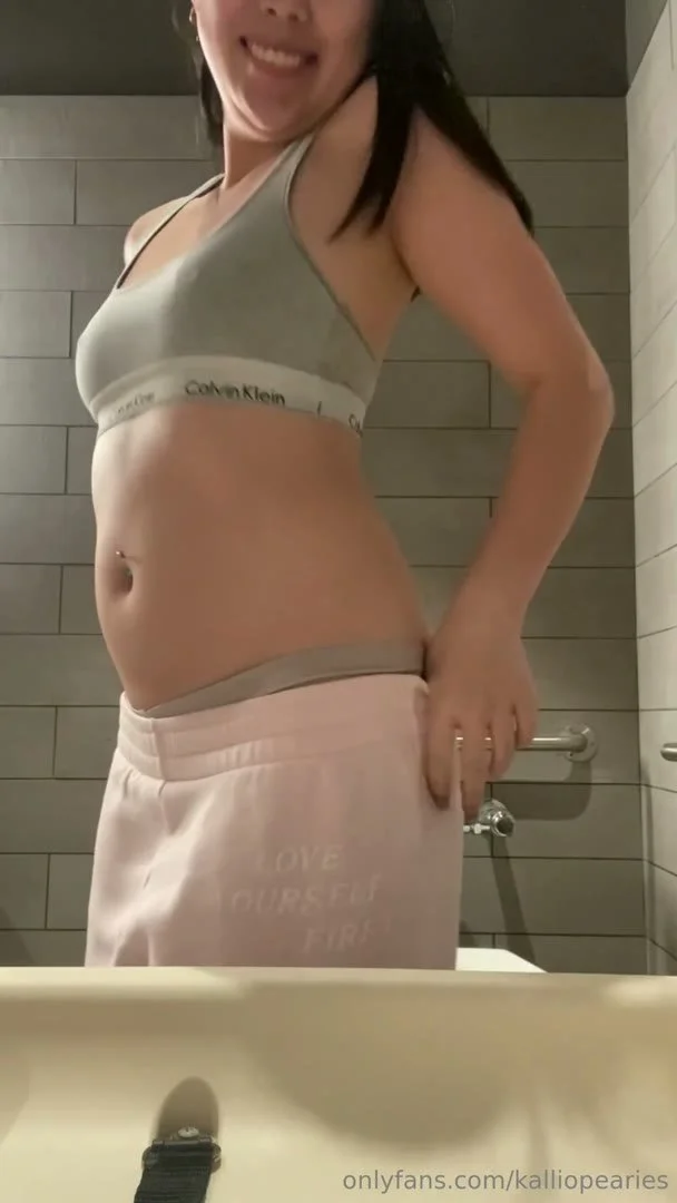 Wet mirror selfie with soapy pussy abg asian latina Big Tits college Baddie Amateur Teen leaked_thumb1 main image
