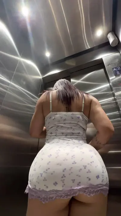 essa é linda ♥ cover image