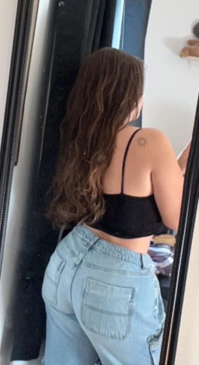 Tous ensemble pour les énormes seins de Kelly 19 ans image 7