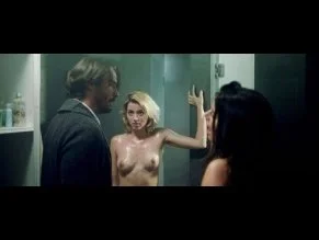 amateur threesome of Ana and Keanu Reeves image 5