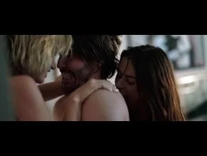 amateur threesome of Ana and Keanu Reeves image 6