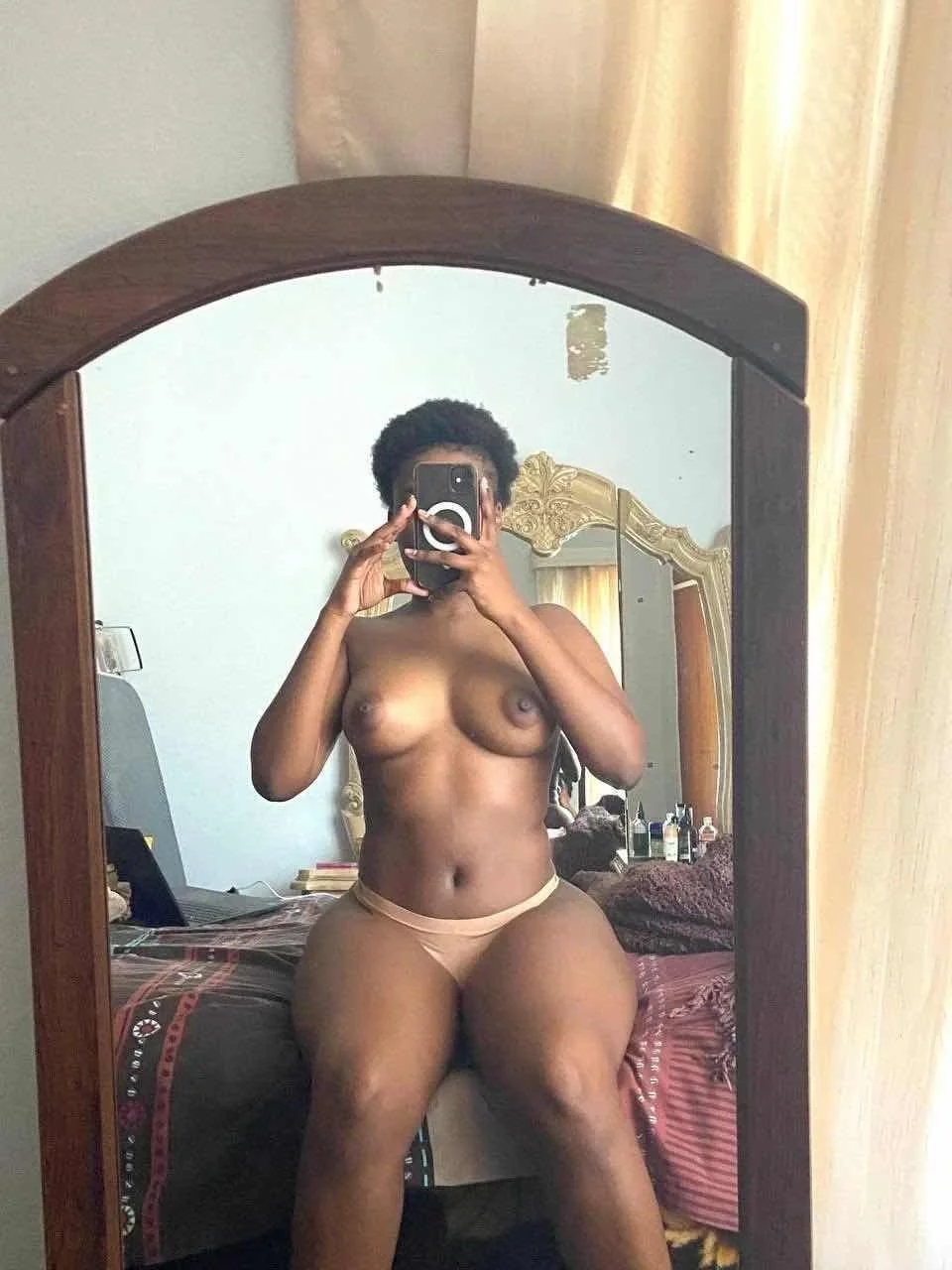 Novinha angolana peituda🔥 image 4