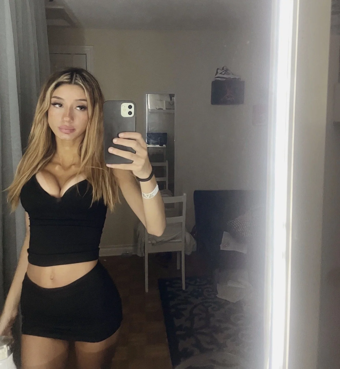 Cute slut Brown irl Ariana image 3