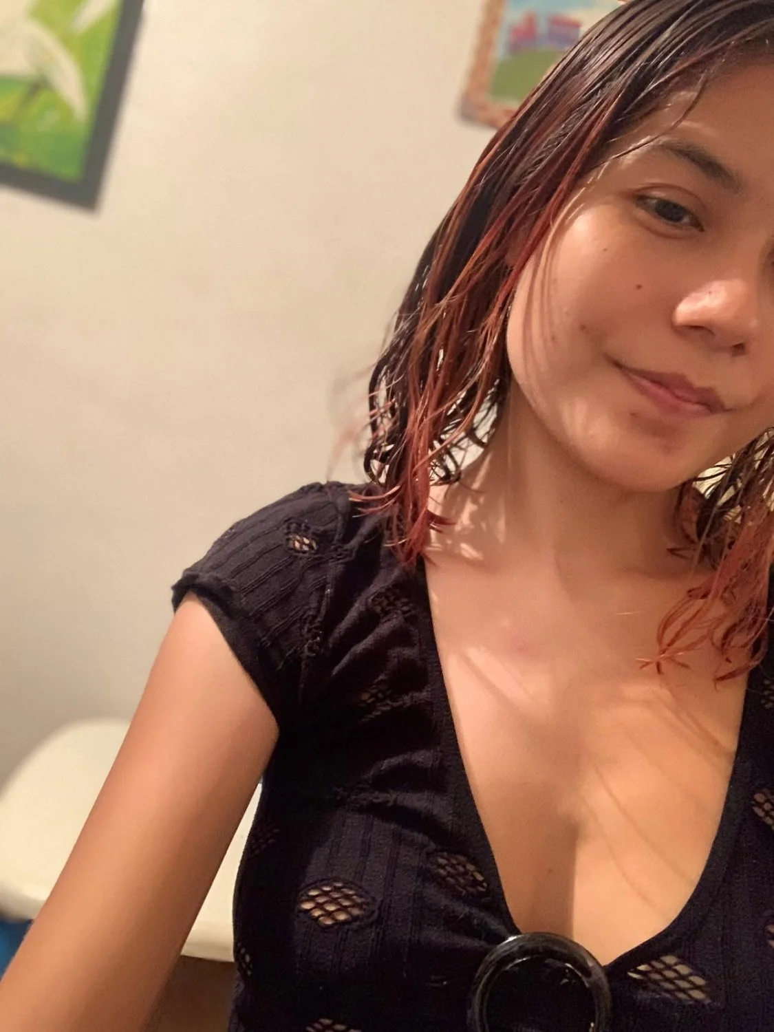 Le encanta enseñar sus ricas tetas a la putita de Lesli Michel 🤭 image 2