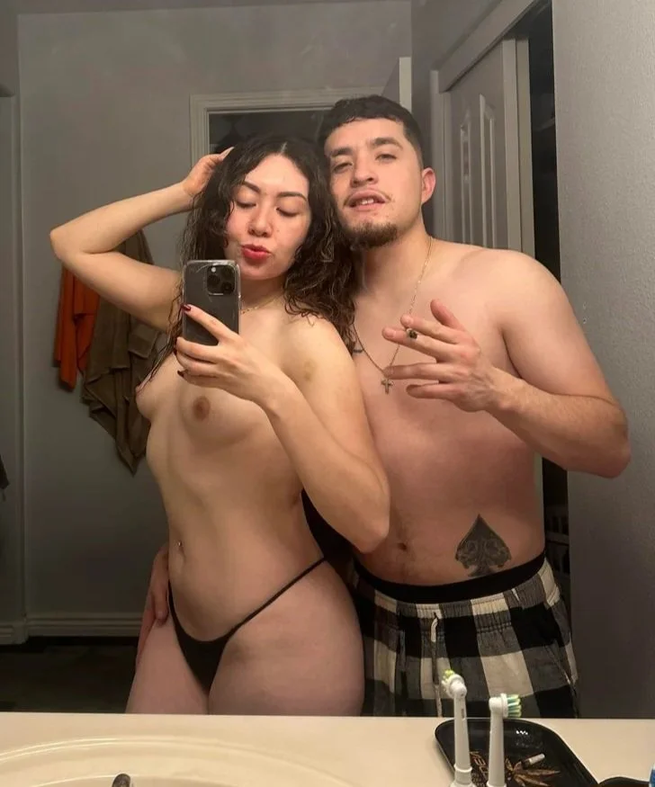 Seguidor vazou a namorada, está louco pra ver a putinha branca em outra rola main image