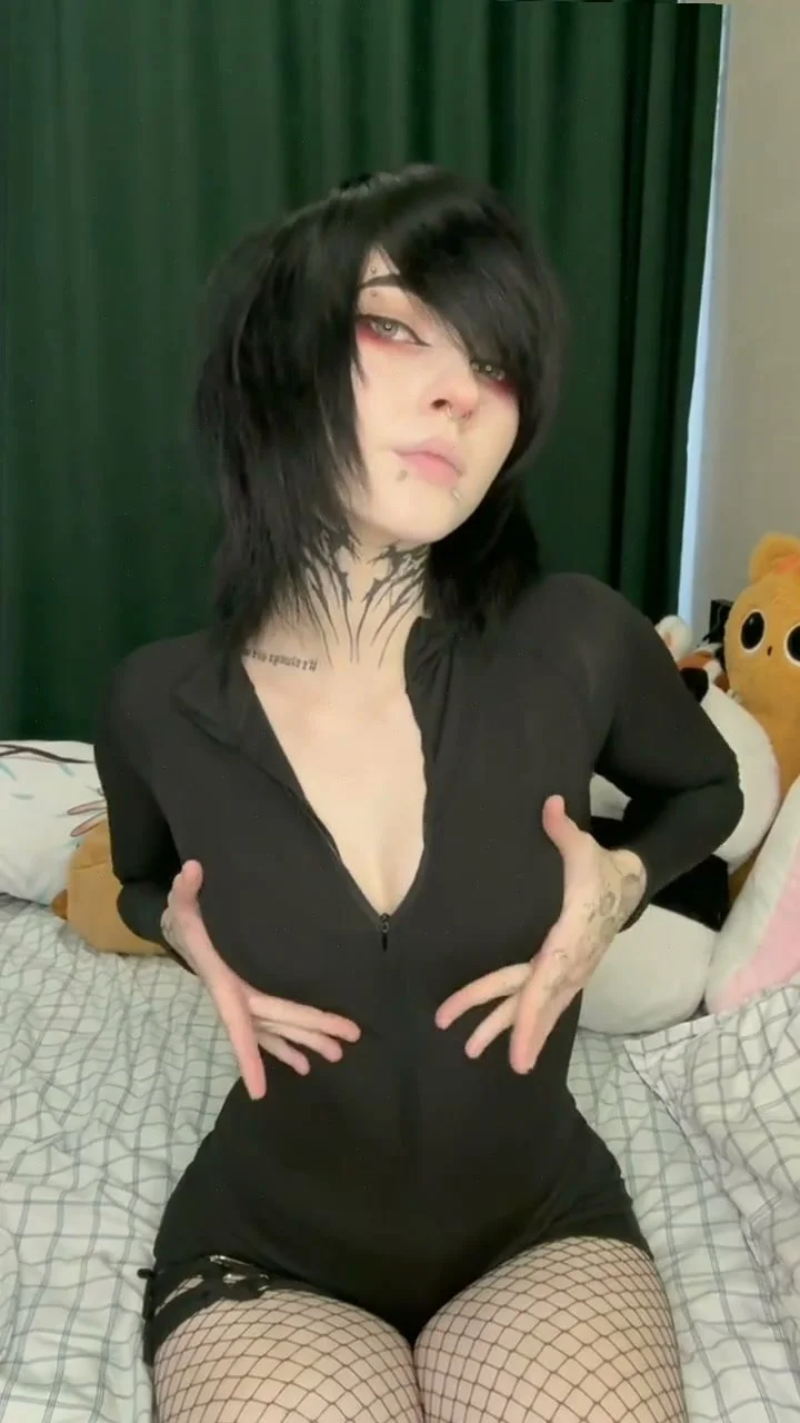 🔞 Hot curvy busty nude pussy eating pussy 😈🍑 Check OF now main image