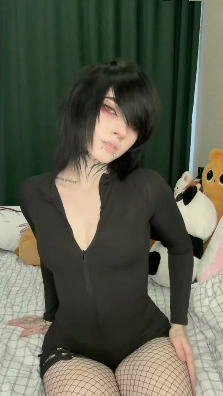 🔞 Hot curvy busty nude pussy eating pussy 😈🍑 Check OF now image 5