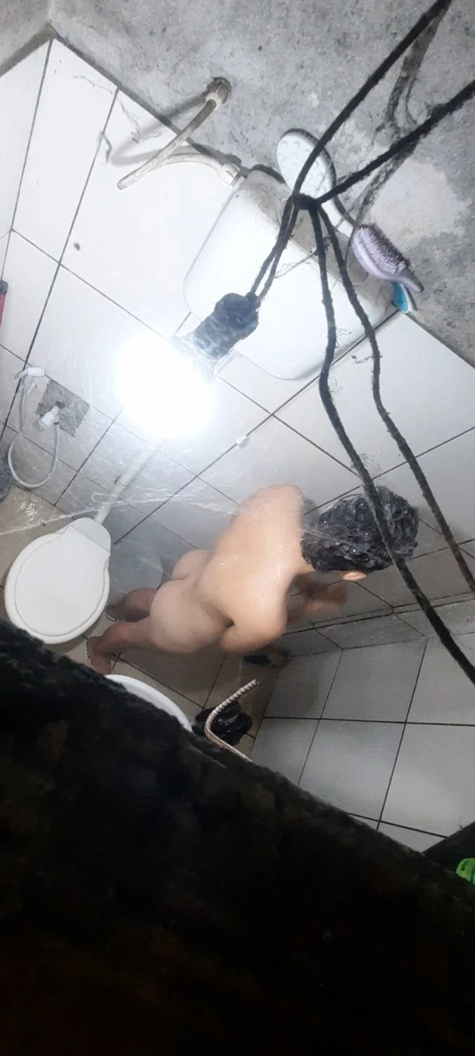 Branquinha bucetinha peluda e dos peito pequeno flagrada no banho 💦 image 5