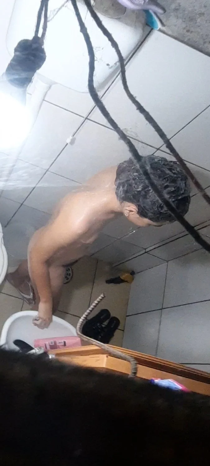 Branquinha bucetinha peluda e dos peito pequeno flagrada no banho 💦 image 6