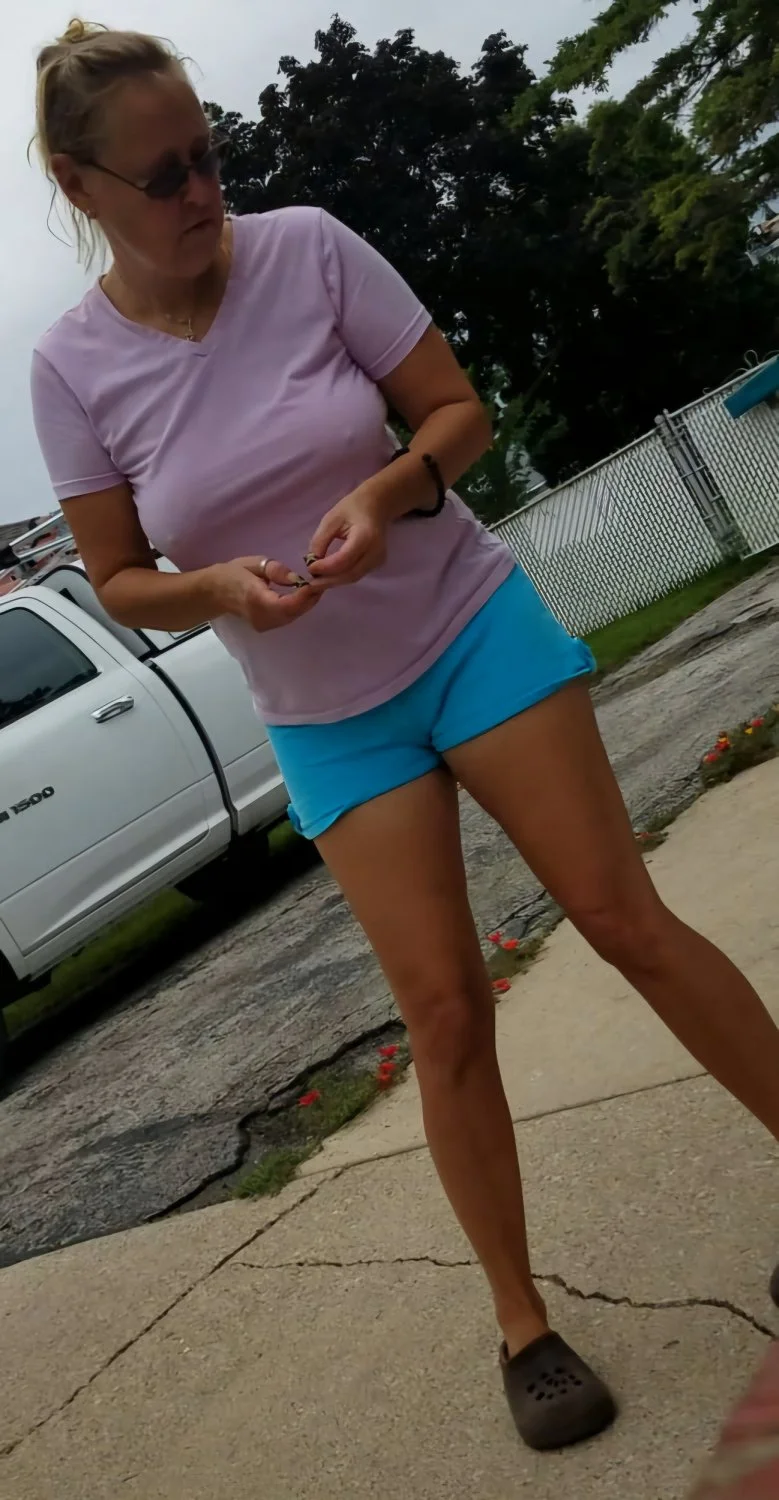 Braless Lori image 23