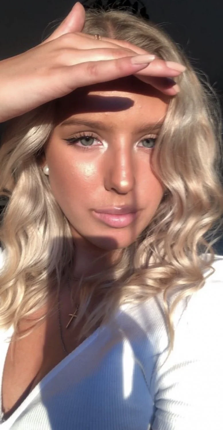 Dm if you know this blonde beauty image 4