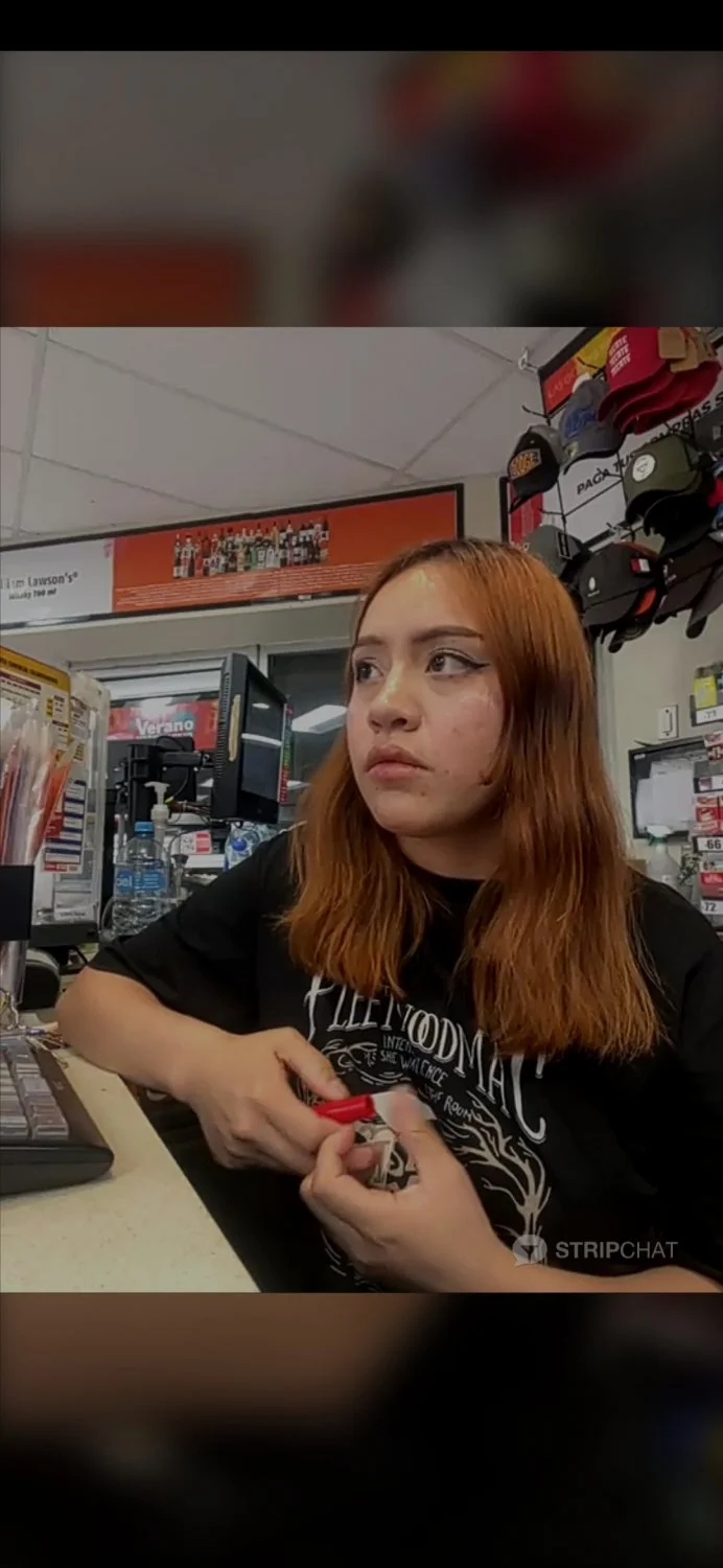 Chica del Oxxo enseñando tetas y panocha parte 1 image 16