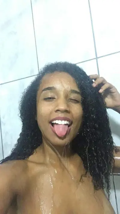 Pretinha dando o cu com vontade! cover image