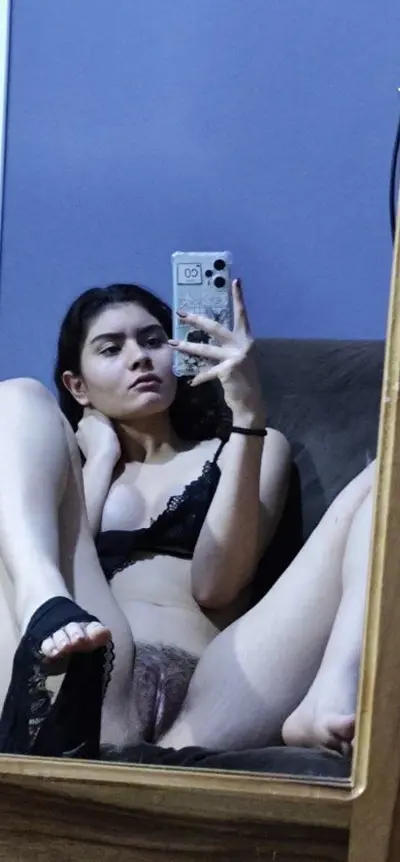 Blanquita peludita exhibiéndose 🔥😏 cover image