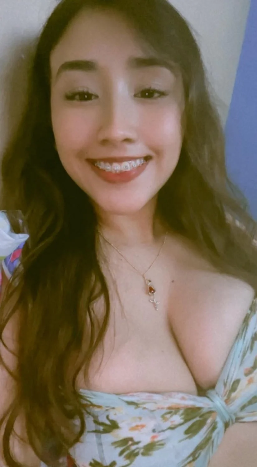 Girl chichona y puta muy zorrita y sexy image 12