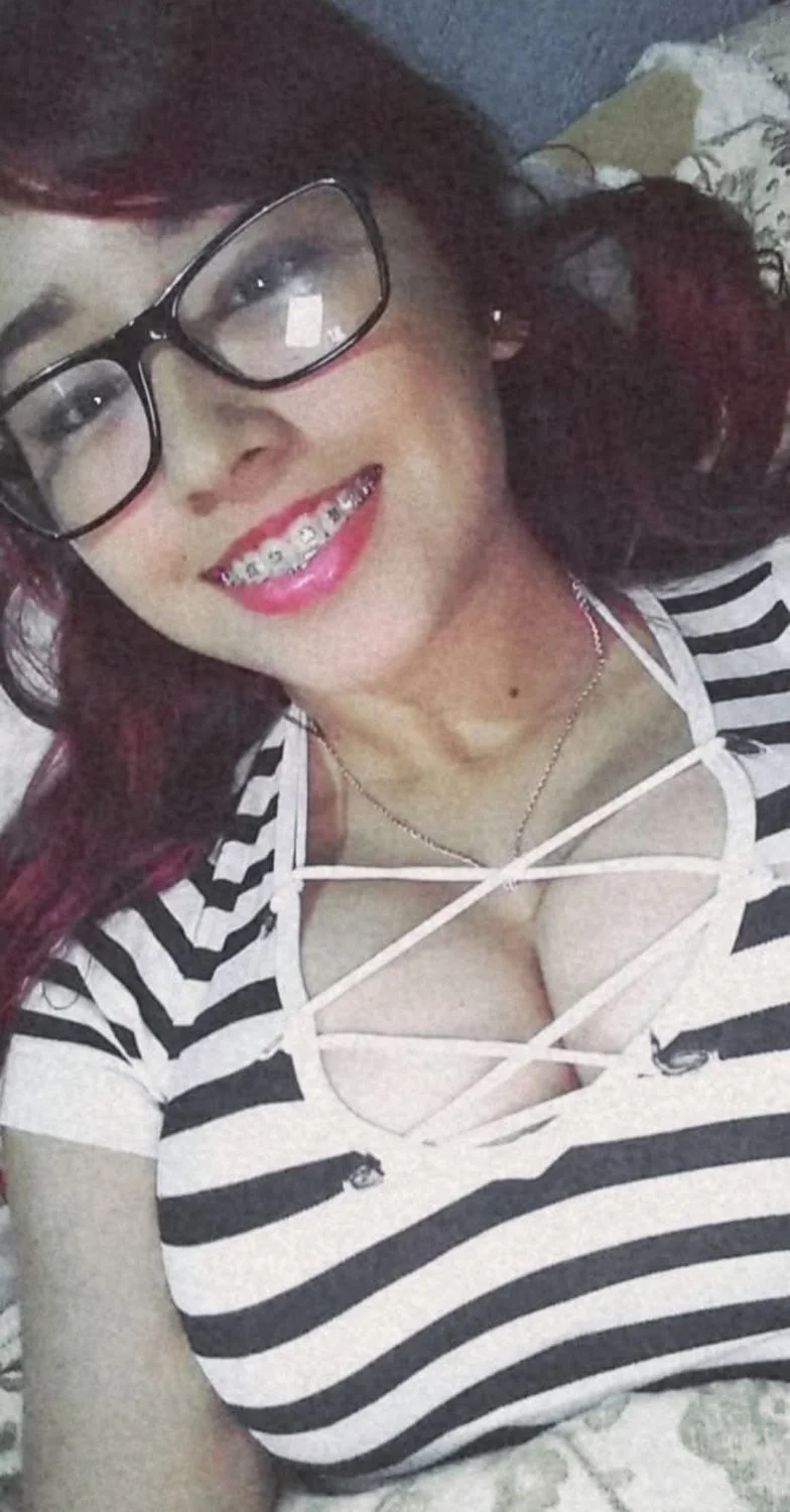 Girl chichona y puta muy zorrita y sexy image 6