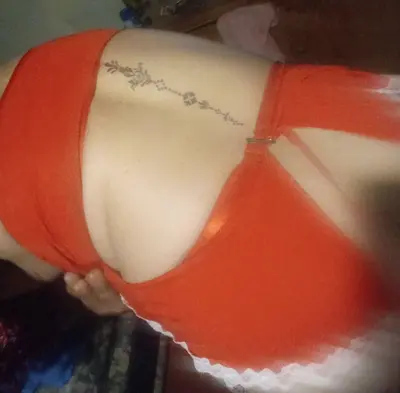 Hoy toca estrenar mi traje de sirvienta caliente cover image