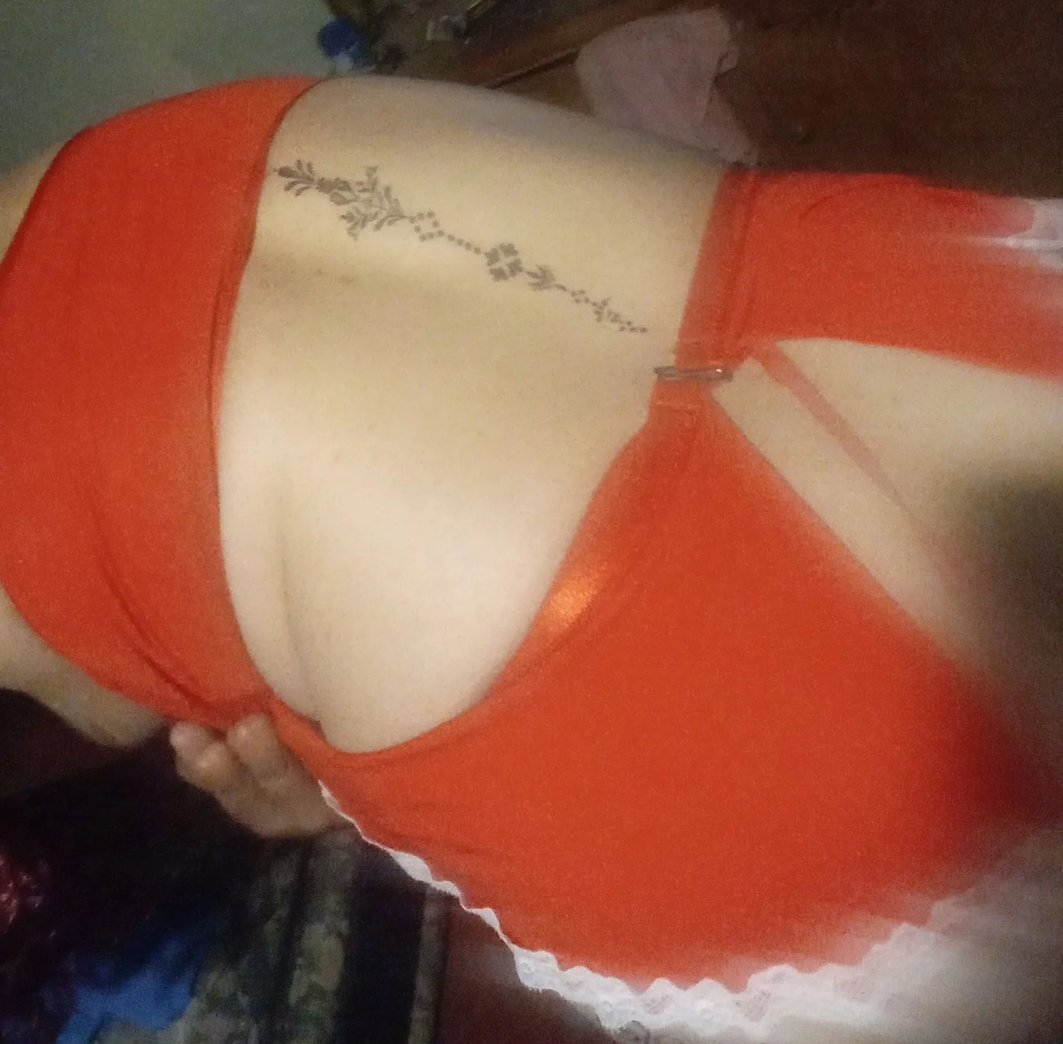 Hoy toca estrenar mi traje de sirvienta caliente main image