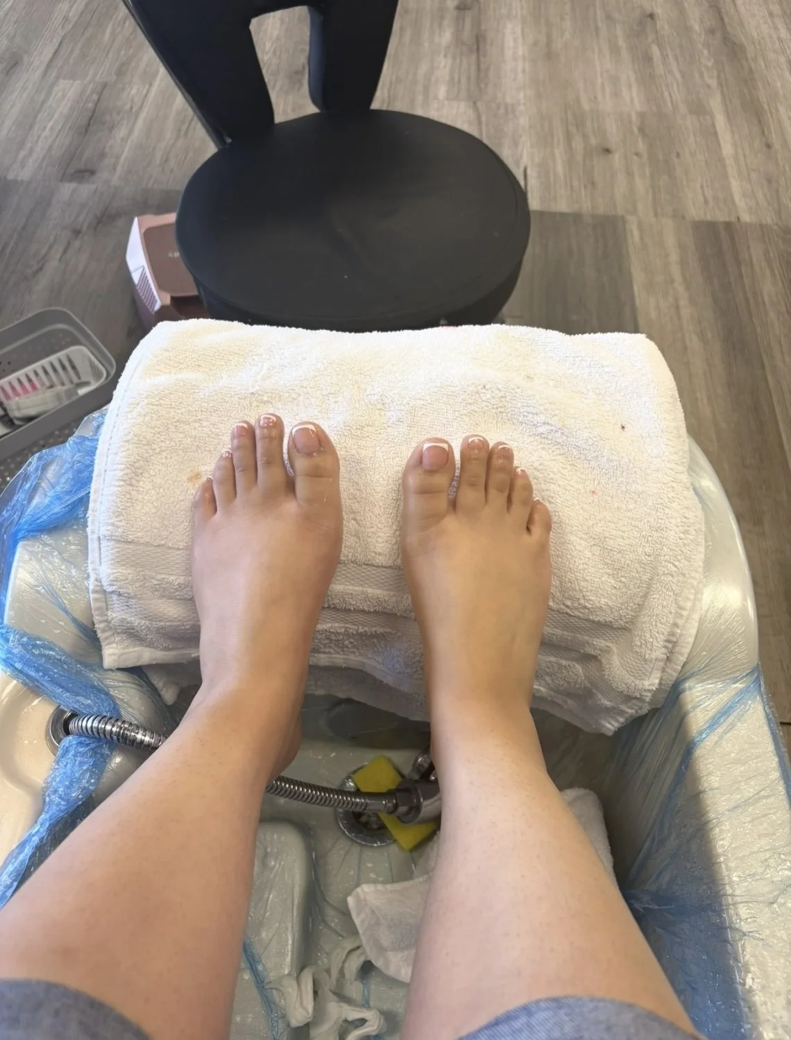 Latina gf pretty feet she sends me pics everytime she gets them done image 4