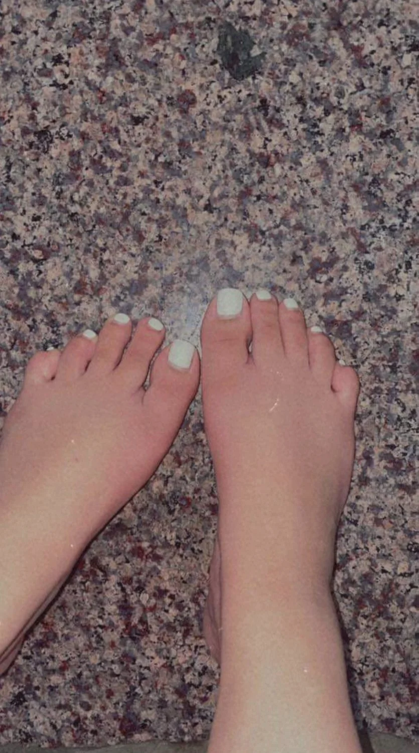 Latina gf pretty feet she sends me pics everytime she gets them done image 6