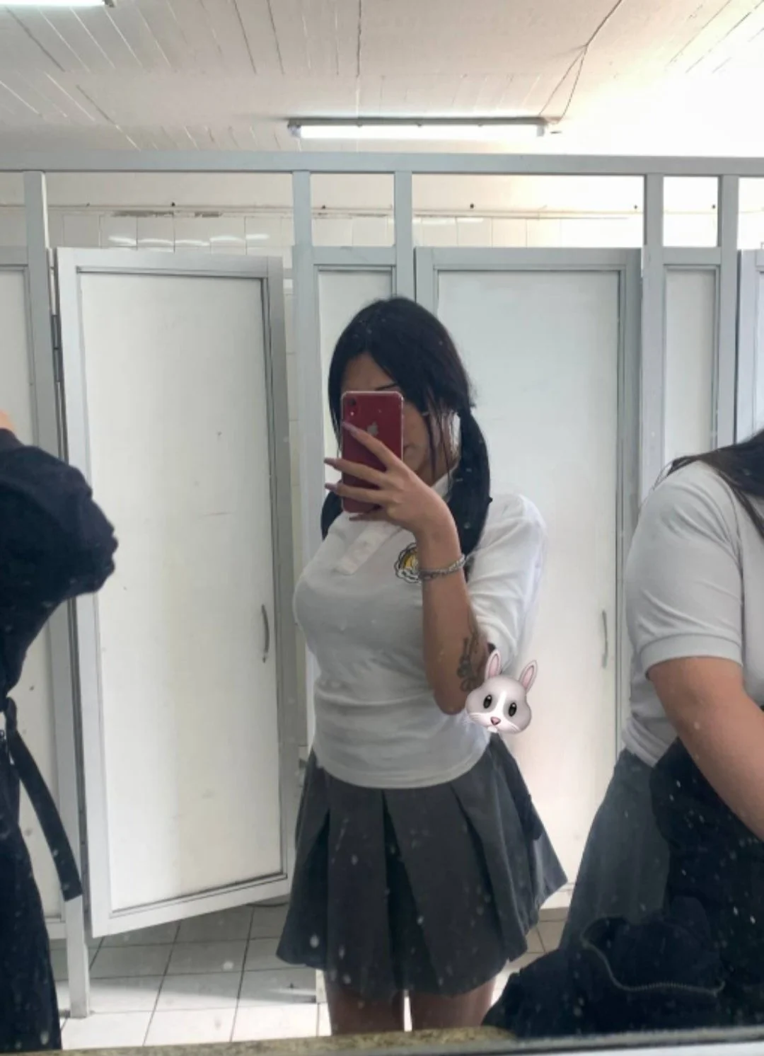 La mas puta del salon cogiendo con el profesor image 2