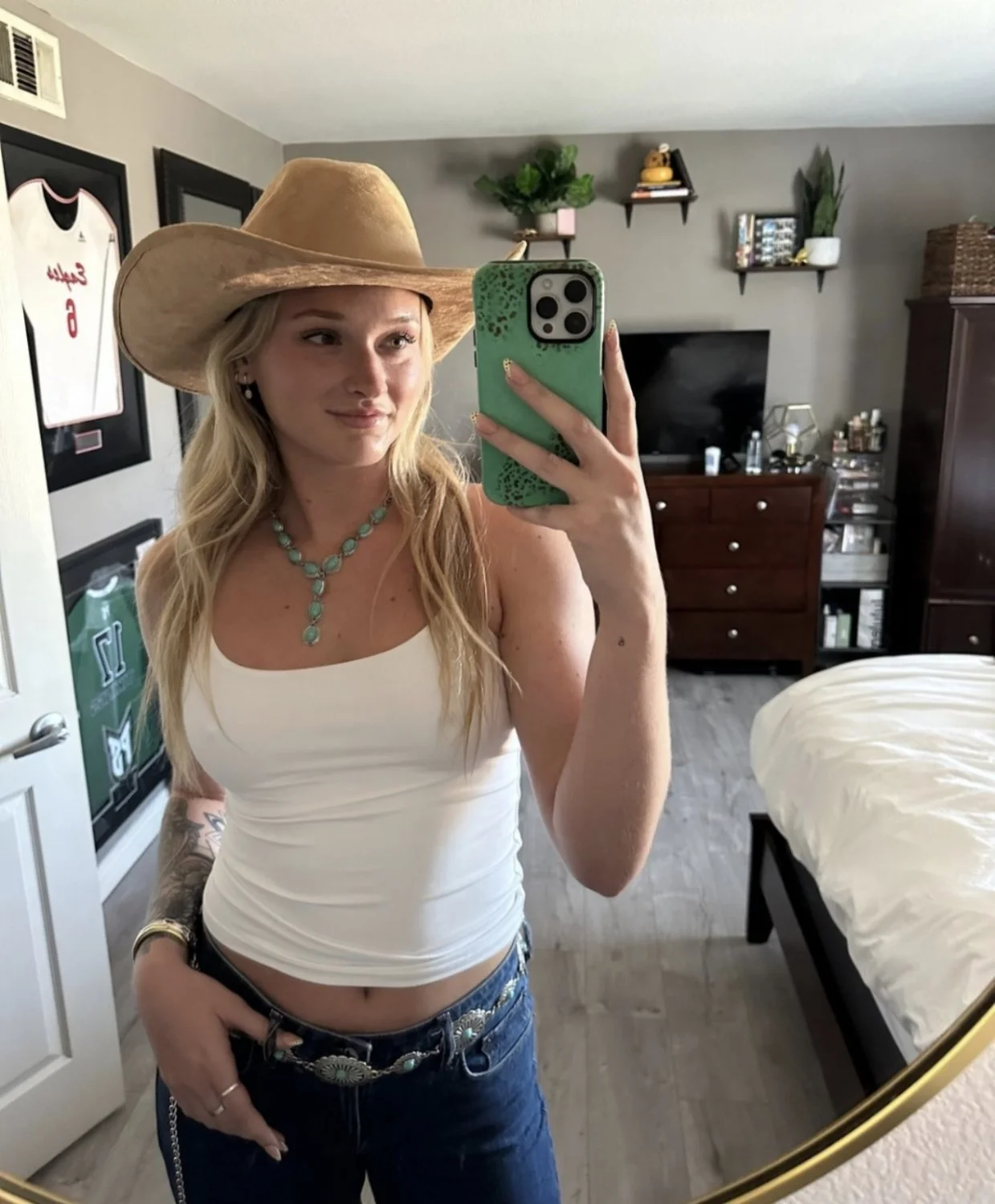 Thick American slut Ashlyn image 12