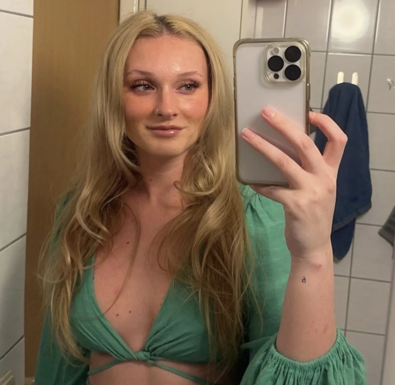 Thick American slut Ashlyn image 14