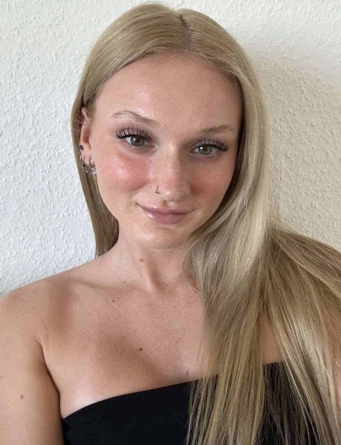 Thick American slut Ashlyn image 22